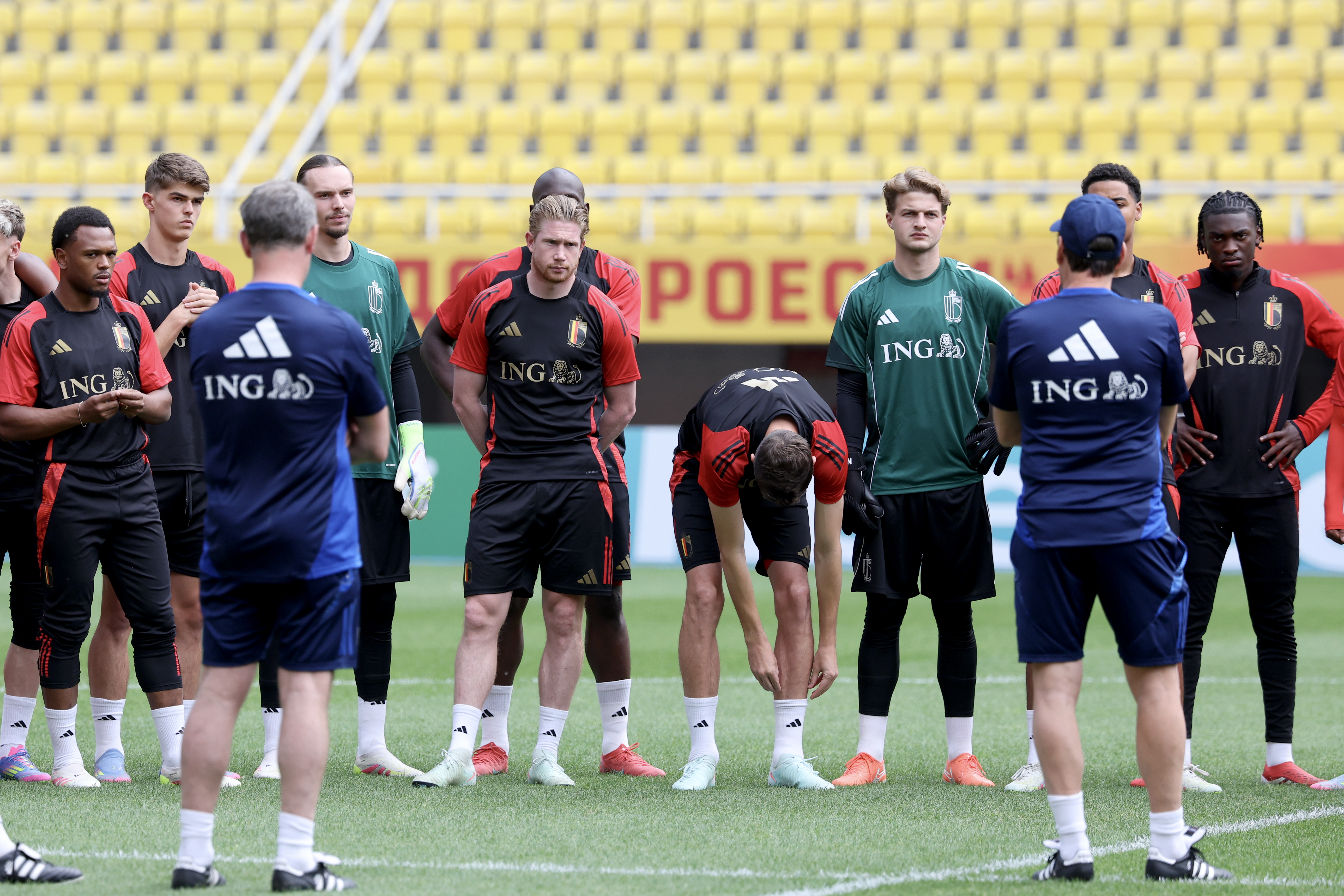 足球新赛季开幕,球员们备战状态良好 足球新赛季开幕,球员们备战状态良好