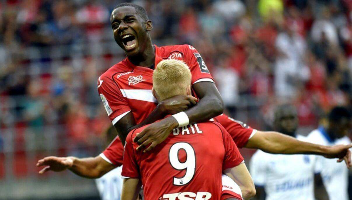 瓦朗谢纳队在比赛中实现逆转 瓦朗谢纳队在比赛中实现逆转