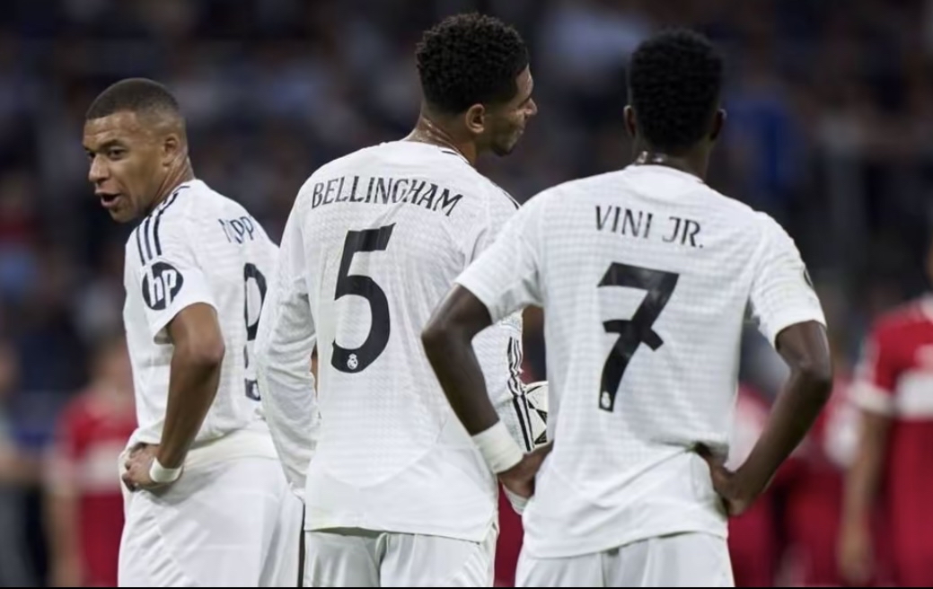 雷火电竞-全球足坛风云再起，豪门对决燃爆全场