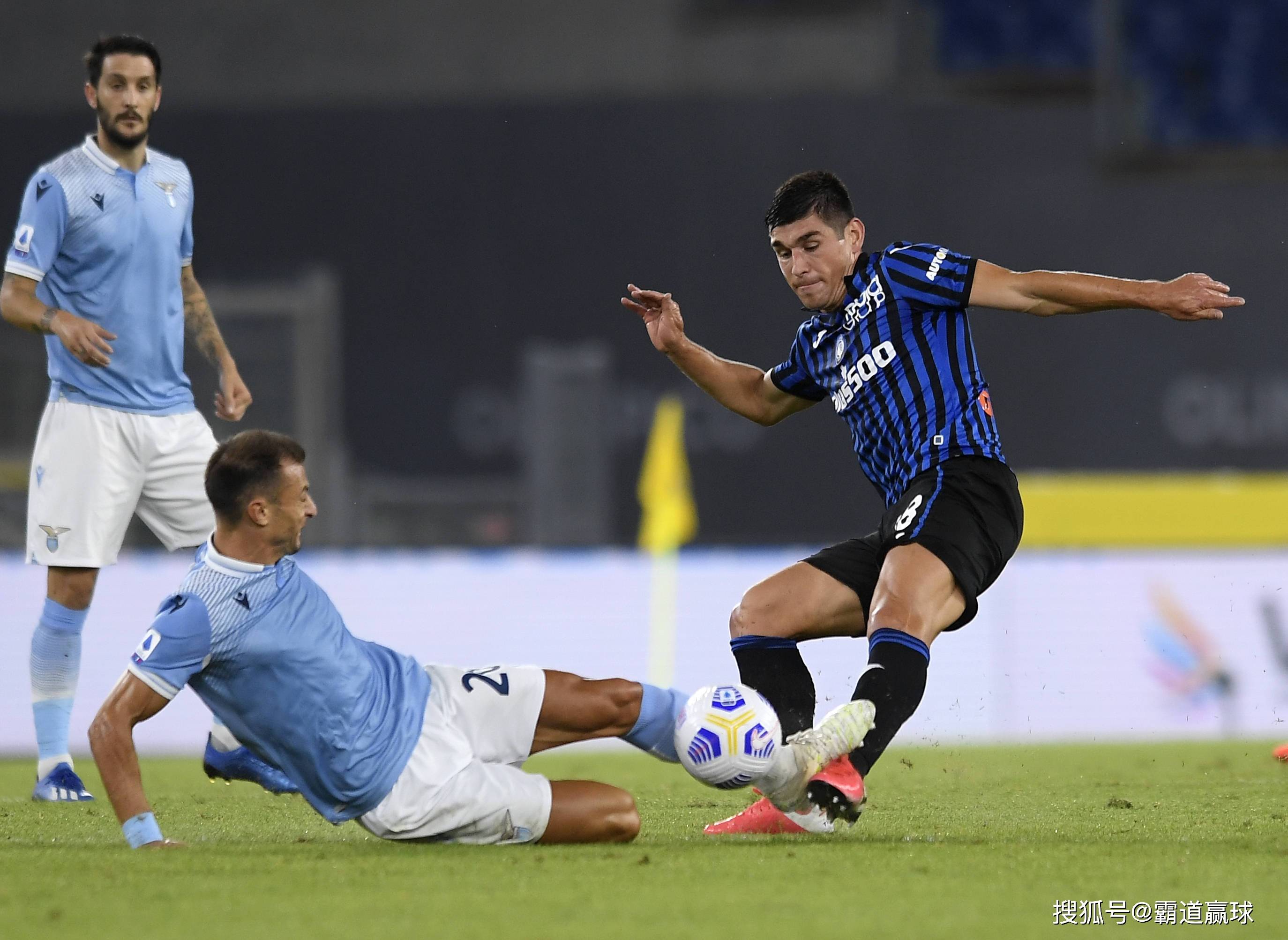 包含亚特兰大在主场比赛中实现了惊艳的表现的词条