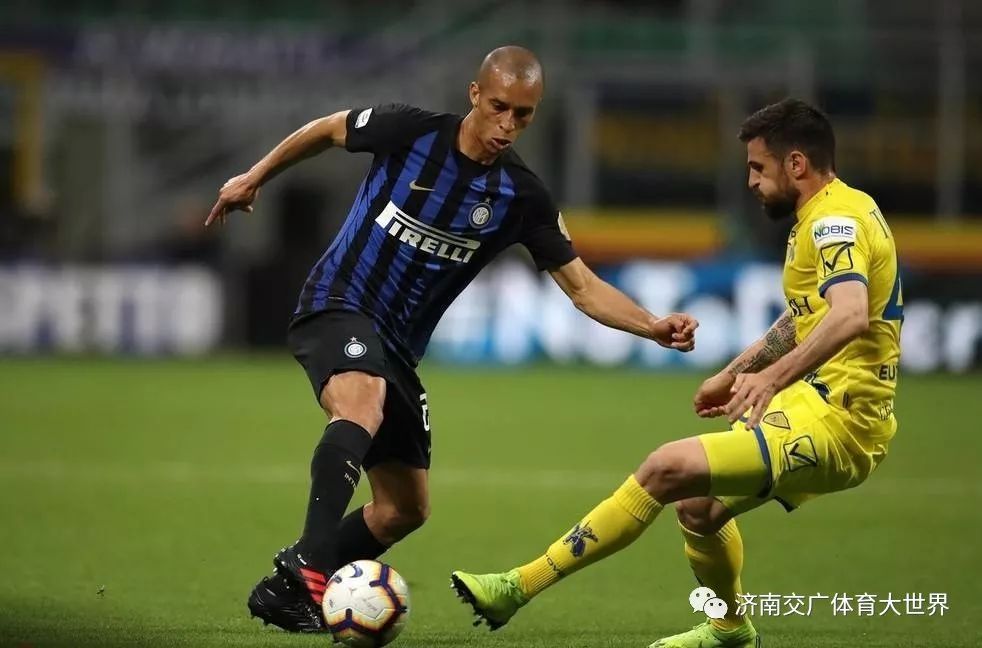 包含米兰达展现出色状态挑战巴列卡诺的主场的词条