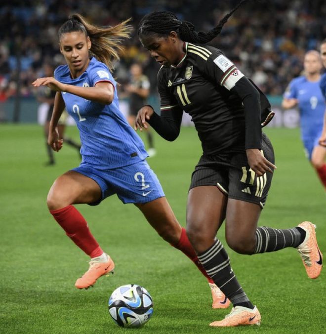 法国队绝杀丹麦队，黄鸭组合刷新纪录