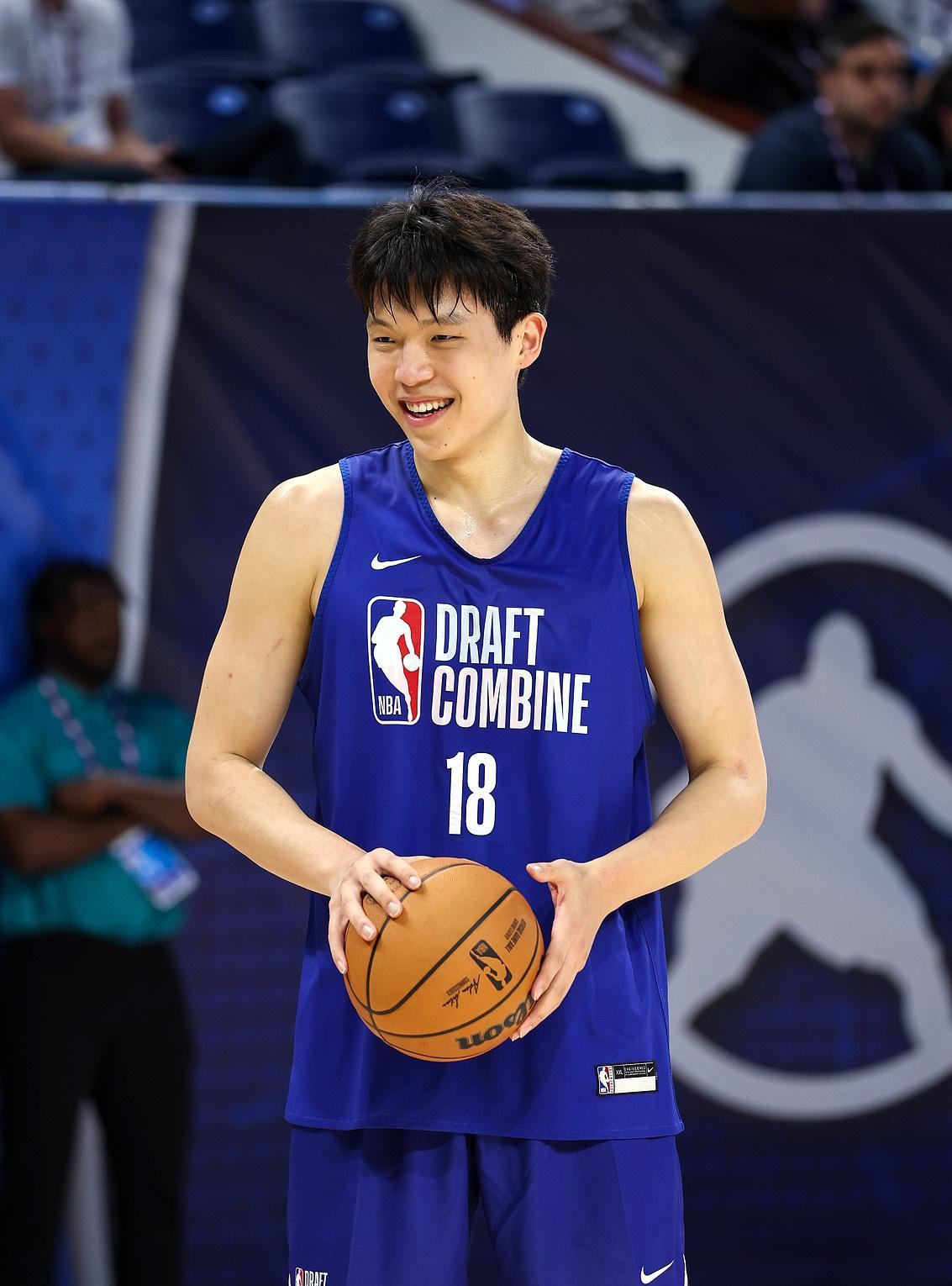 雄鹿完胜辽宁队，布伦森关键制胜的简单介绍