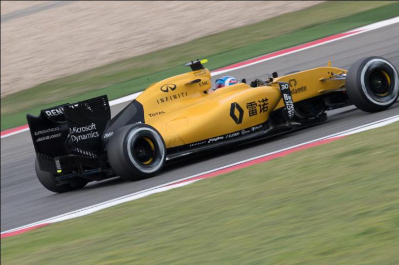 雷诺车队险胜梅赛德斯，塞恩斯刷新纪录的简单介绍