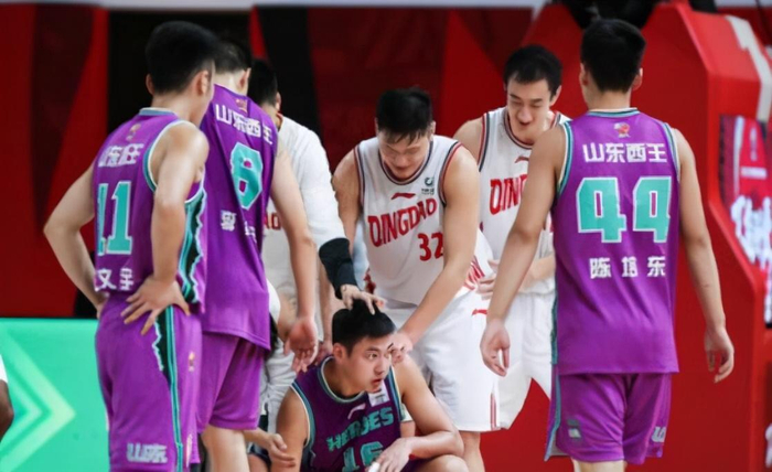 包含四川队险胜湖人，高诗岩带队取胜的词条