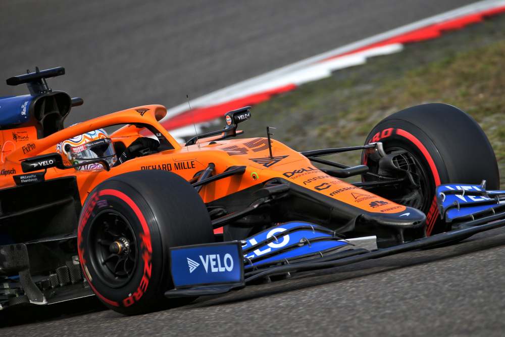 包含阿斯顿马丁力克迈凯伦，塞恩斯带队取胜的词条