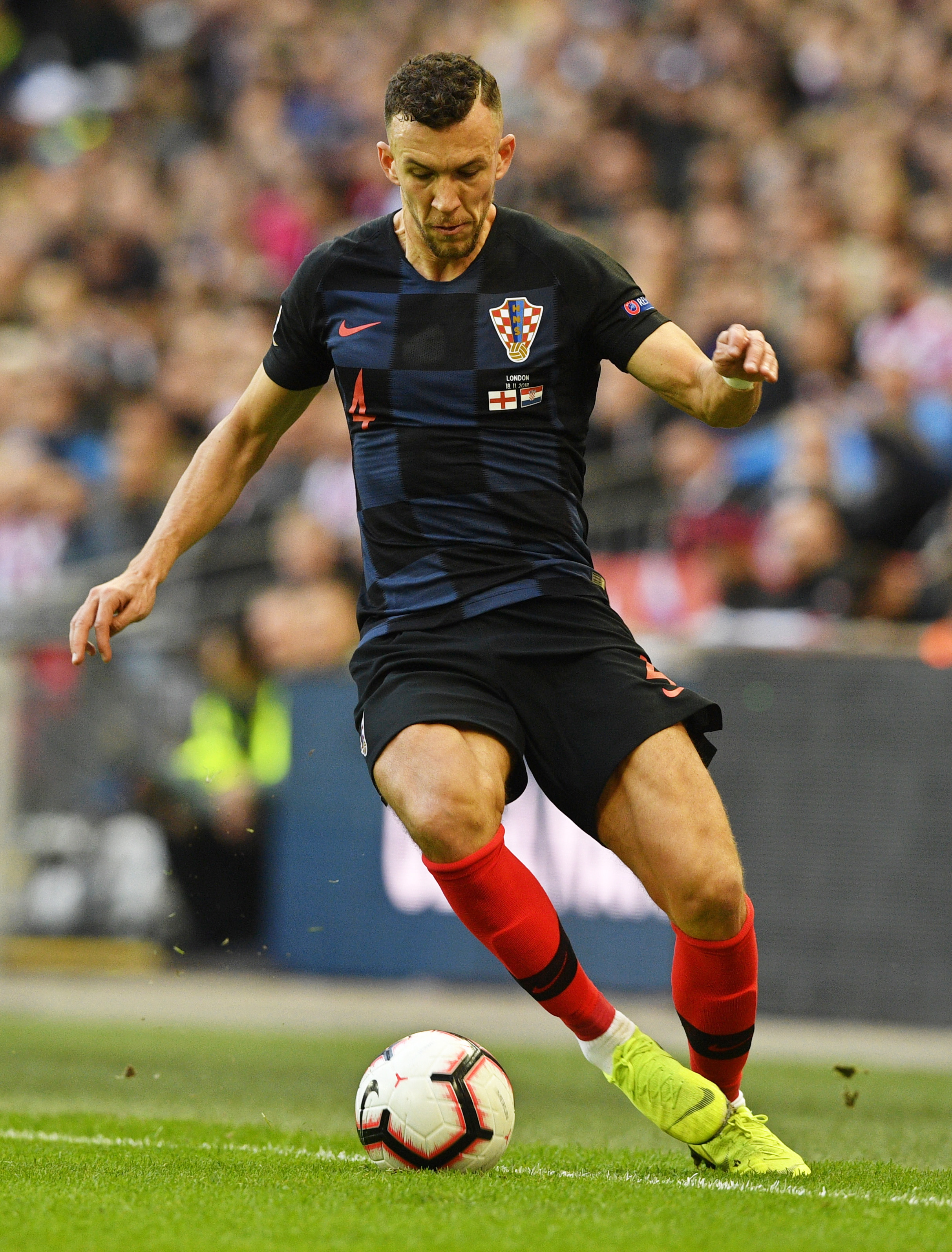 欧洲国家联赛决胜阶段热闹纷呈，球场上一派紧张