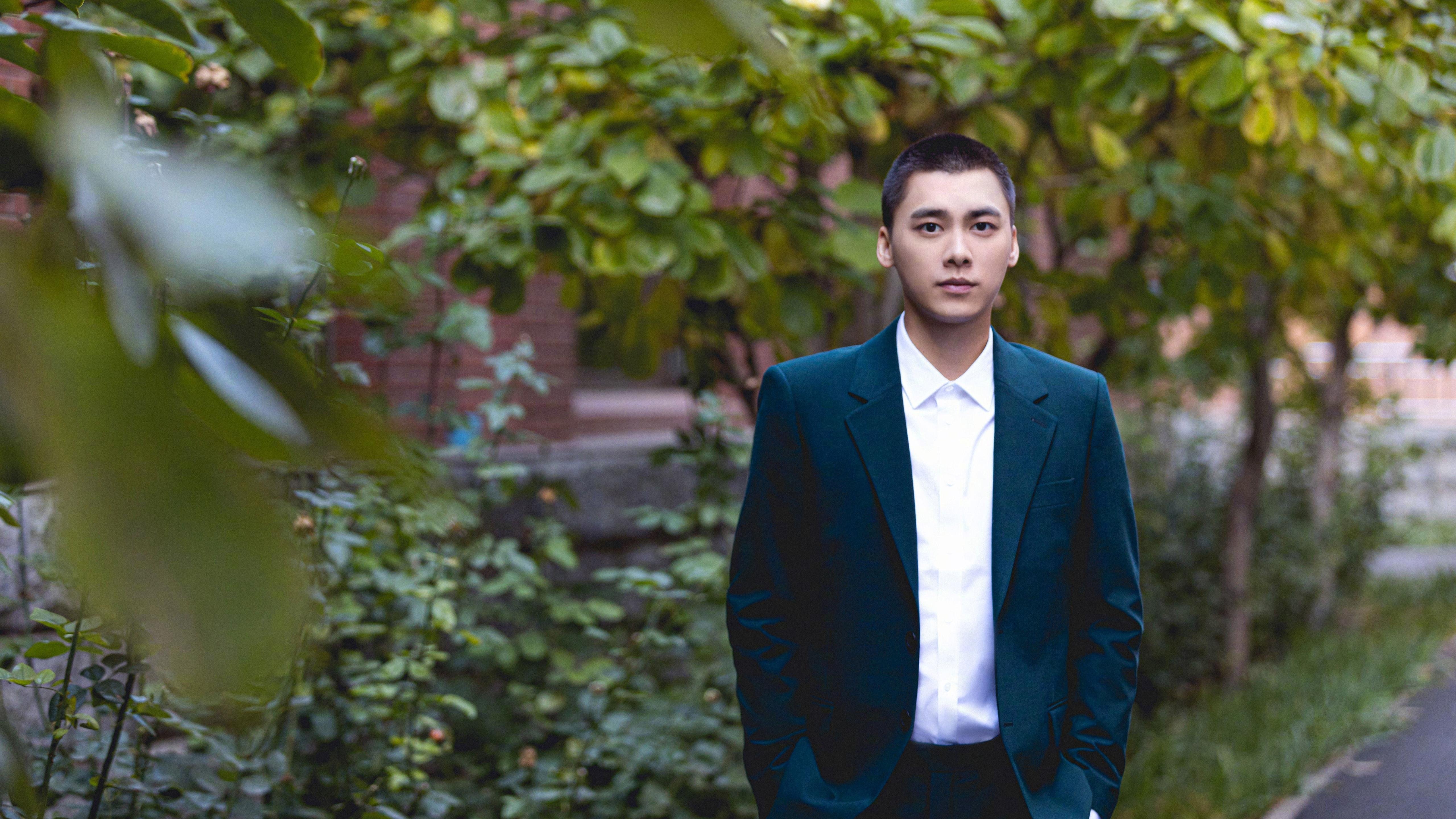 独舞于红白格子之上,迪巴拉的绿茵交响诗