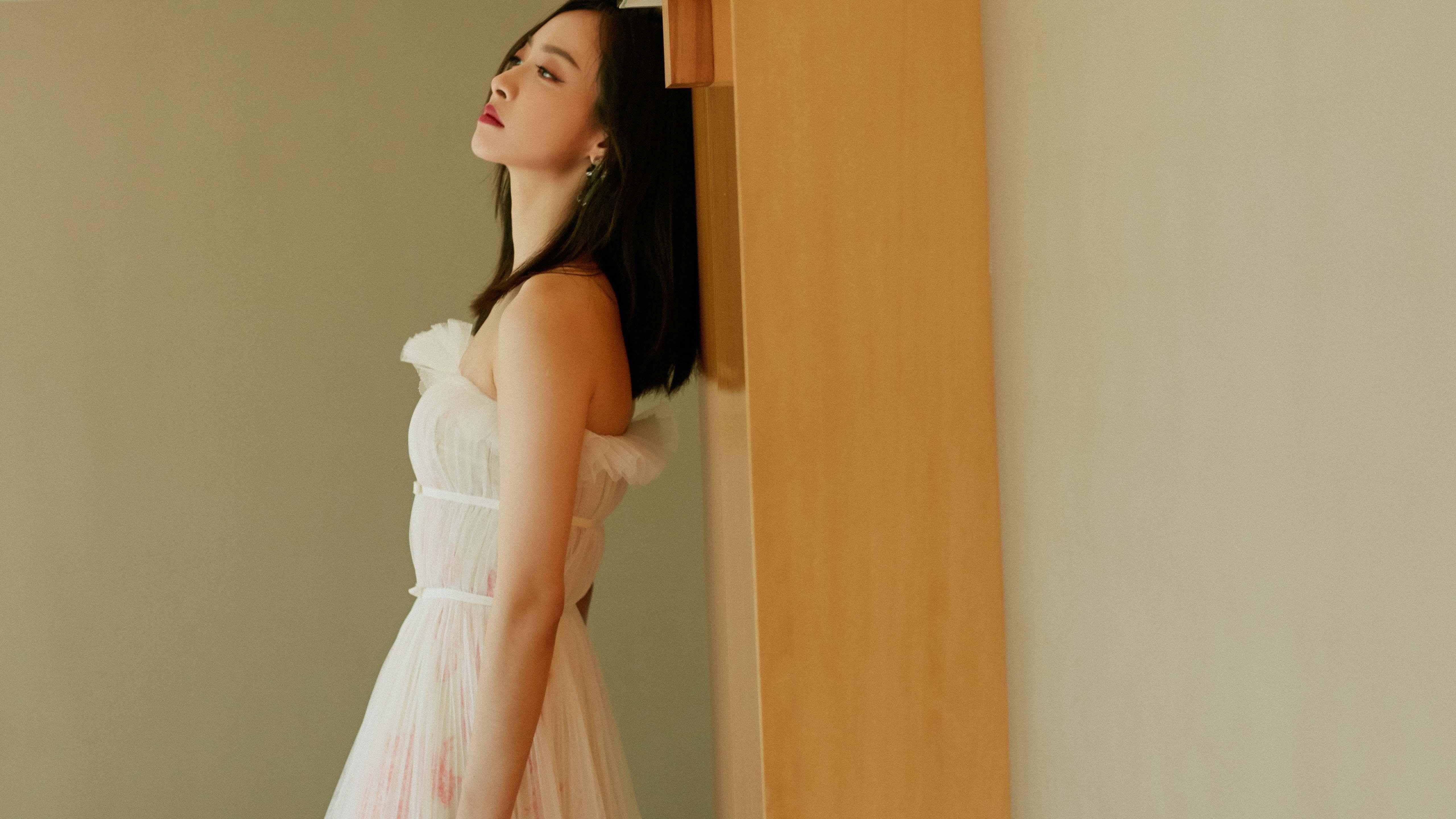 铁壁与独舞，当巴黎的锁链遇上萨卡的独解