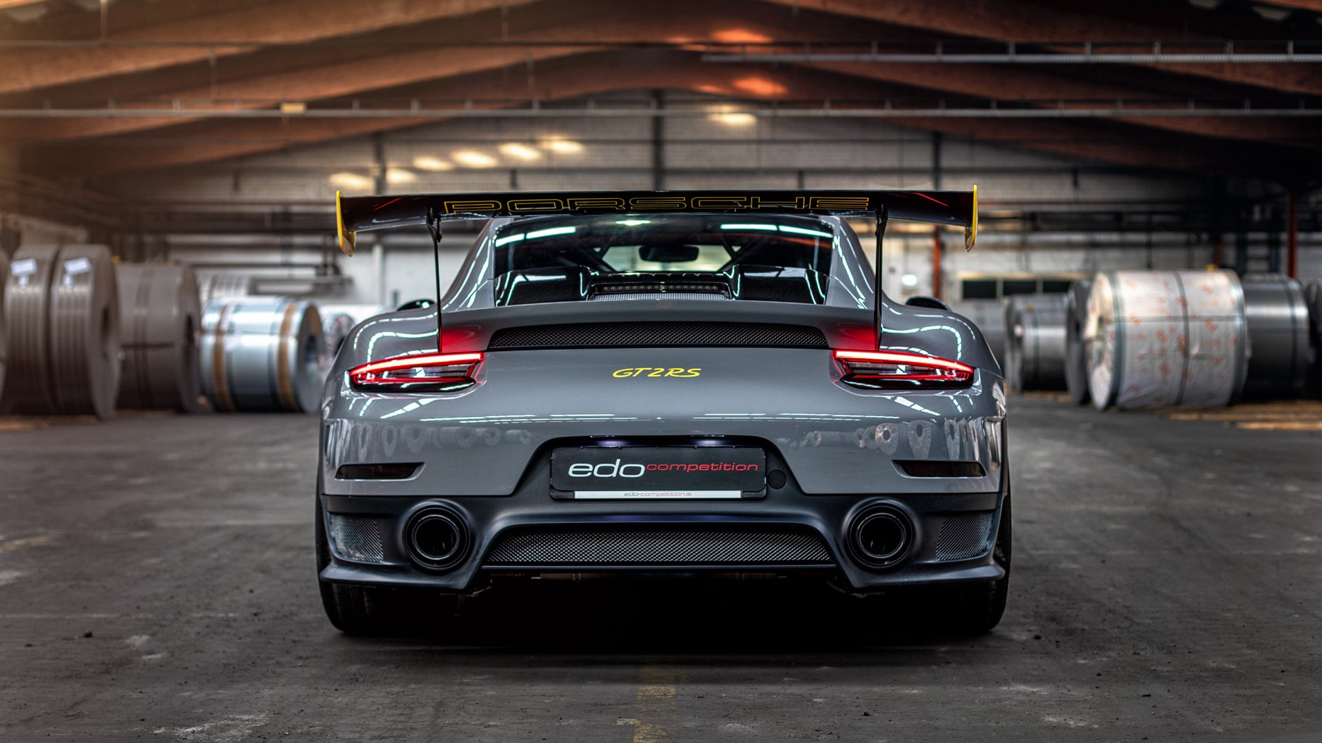 雷火电竞官网-当足球灵魂闯入篮球圣殿，苏亚雷斯在NBA季后赛之夜的完美犯规