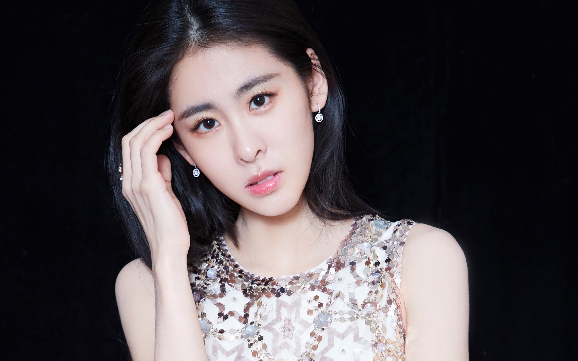 雷火电竞入驻-宿命舞台的压哨回响，当帕尔默的冷眸映照伯纳乌神话